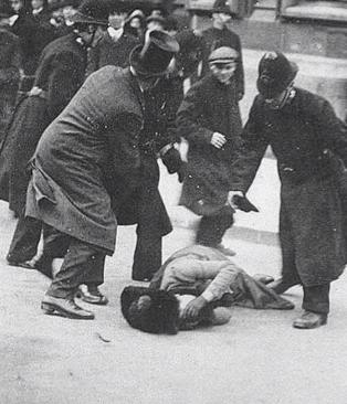 英国妇女参政权论者-被殴打-黑色星期五- 1910